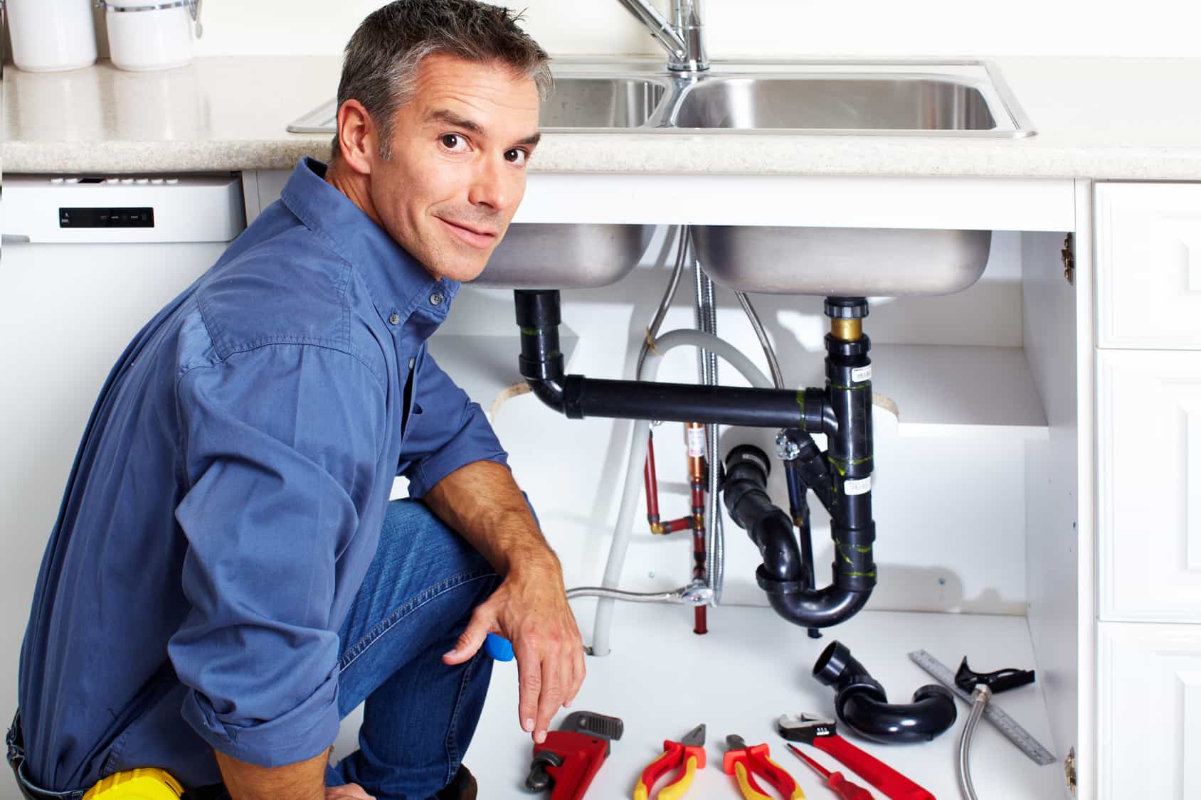 Professional Boulder plumber fixing kitchen sink